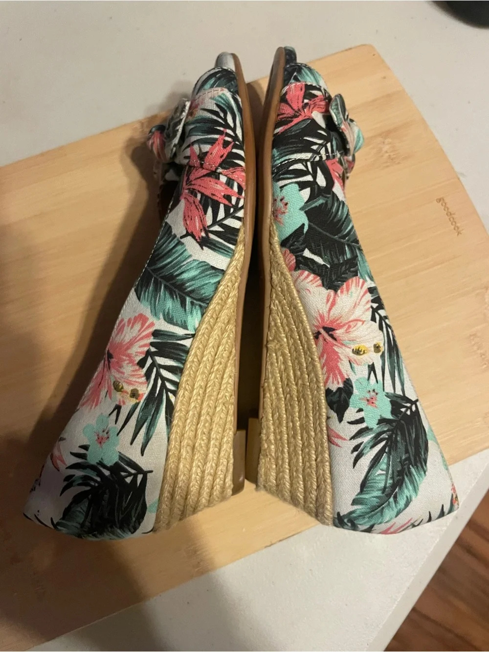 AEROSOLES Floral Knot Espadrille Wedges - White, Pink & Teal size 6.5